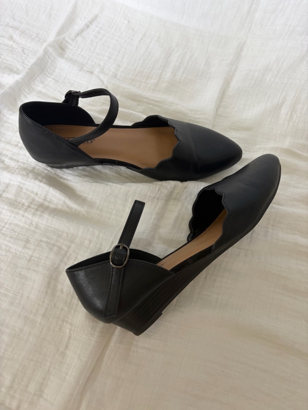 Seychelles Black Scalloped Pointed-Toe Mary Janes - Picture 2 of 6